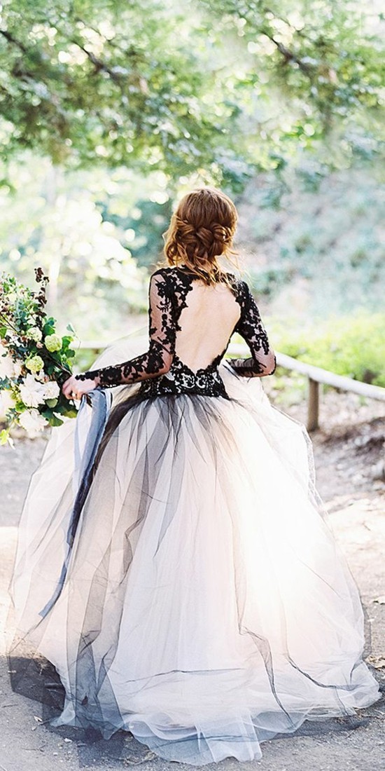 svatební šaty bílé černé svatební šaty