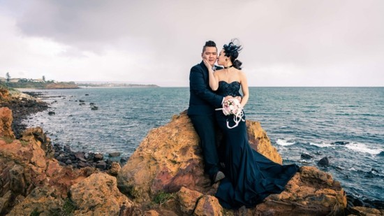plážové svatební černé svatební šaty