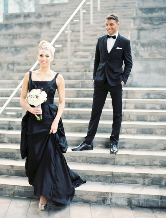 design svatebních šatů černé svatební šaty