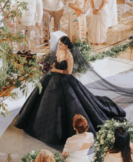 nápady na svatební šaty černé svatební šaty