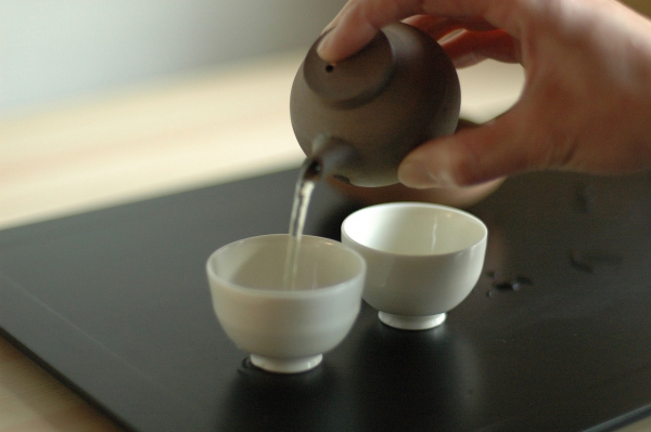 תה סנצ'ה - תכונות, יתרונות בריאותיים וכיצד להכין כוסות תה קטנות