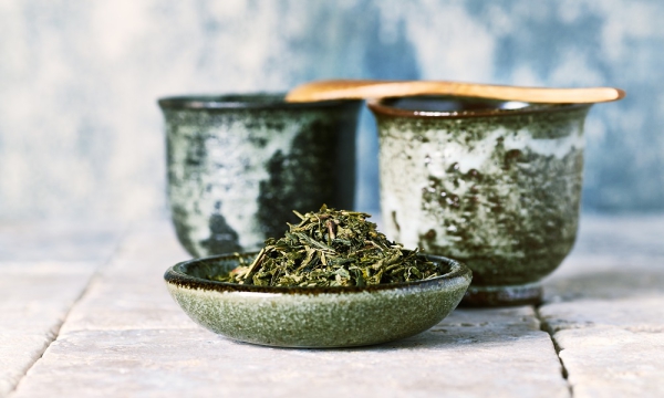 תה סנצ'ה - תכונות מיוחדות, יתרונות בריאותיים וכיצד מכינים כוסות תה כפרי מעניינות