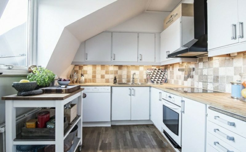 Skandinavisk levende mørk parkett kjøkkenøy