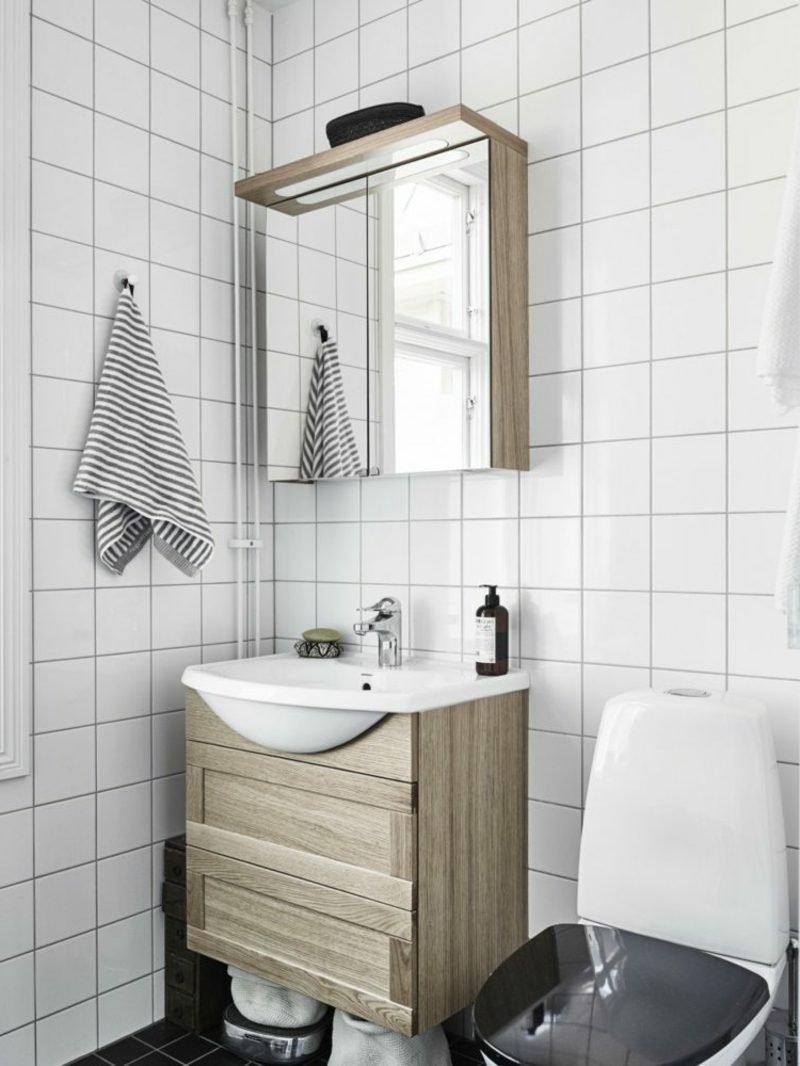skandinavisk stue badkonsoll speil toalett deckek svart