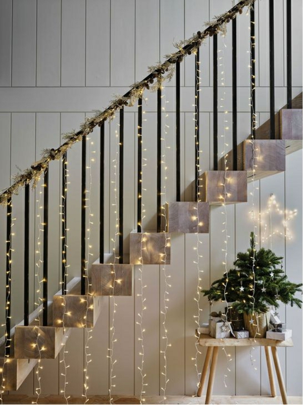skandinavisk julepynt uvanlige dekorasjoner trapprekkverk