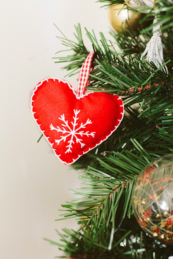 skandinavisk juledekorasjon hjertehengende dekorasjon sy det selv sy skandinavisk juledekorasjon