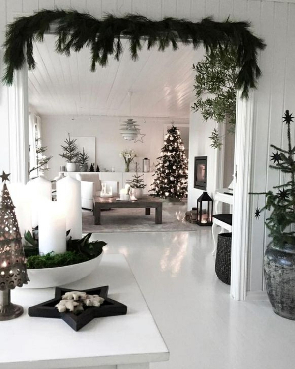 skandinavisk julepynt vakker pynt hvit masse grønt