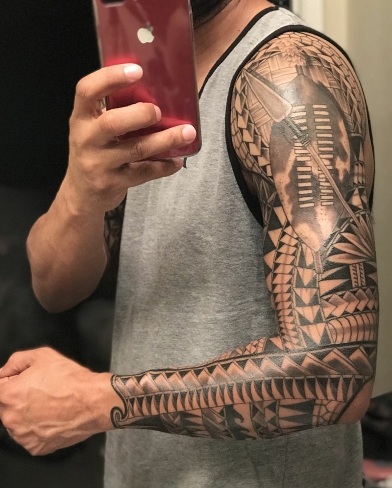 Kmenový tetovací štít a kopí