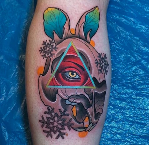 Piotras Gie sukuria beprotišką iliuziją koliažo tatuiruotėje