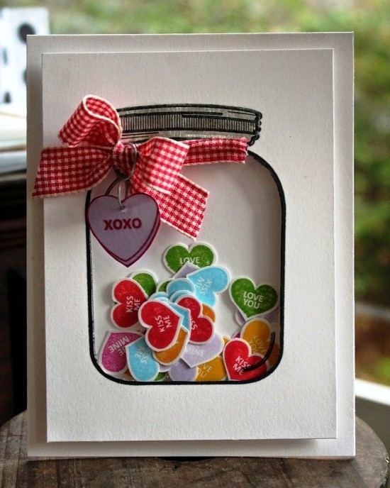 Hvordan designe det beste valentinkortet for 14. februar, et murert glass med små hjerter