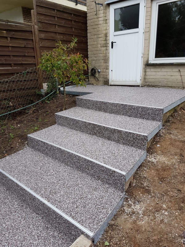 Steinteppe - fordeler og ulemper med den trendy trappen i naturstein til natursteinhuset