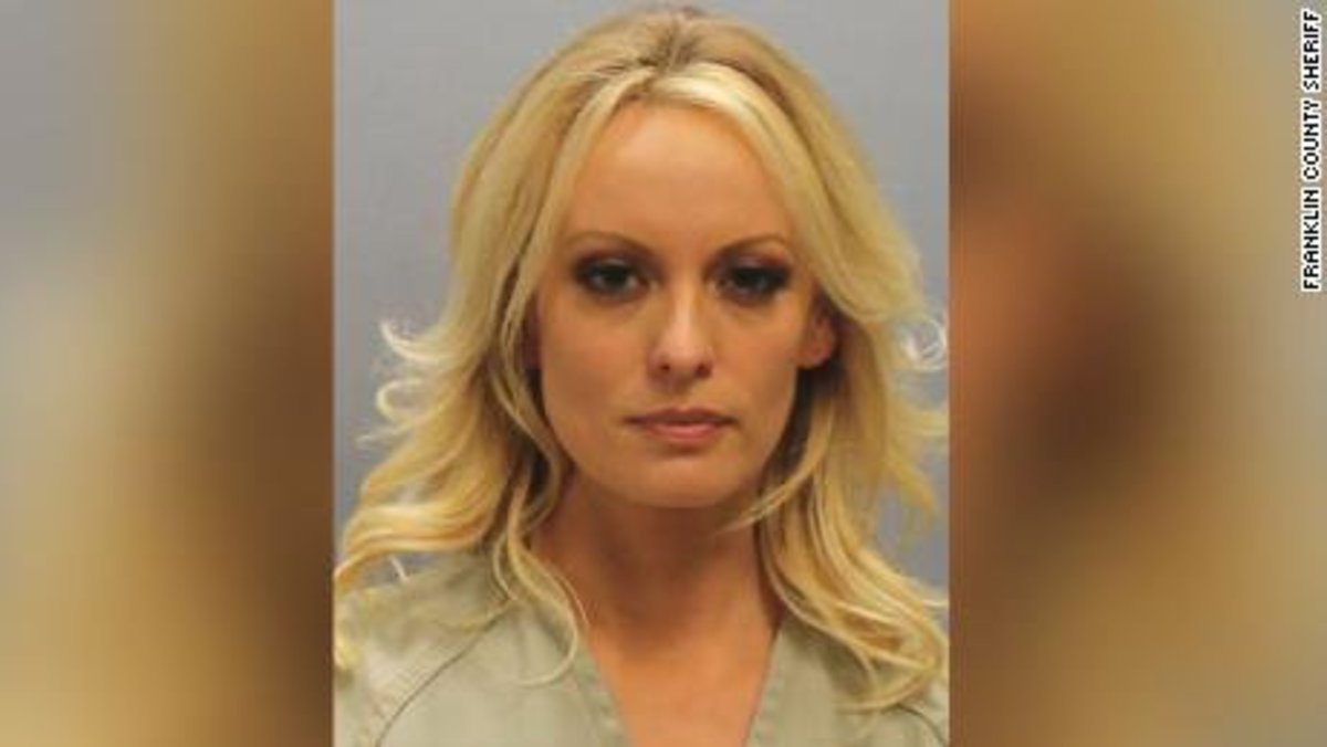 Franklin County Şerif Ofisi, Stephanie Clifford- Stormy Daniels'ın sabıka fotoğrafını yayınladı. Columbus, Ohio'da dün gece tutuklanmasının ardından.