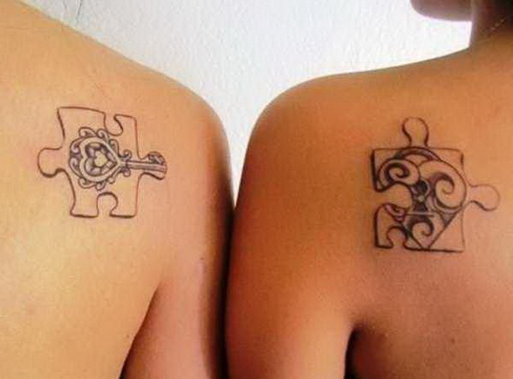 Přátelské tetování, odpovídající dílky skládačky