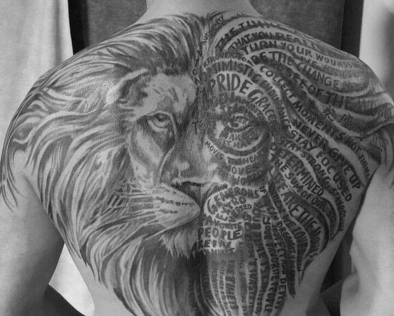 Tattoo løve stor skrift tilbake