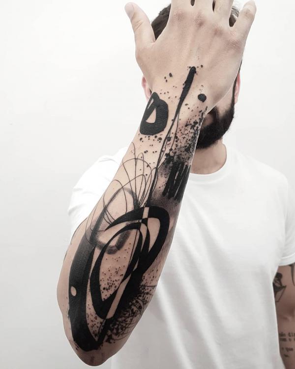 abstraktus tatuiruotės stilius