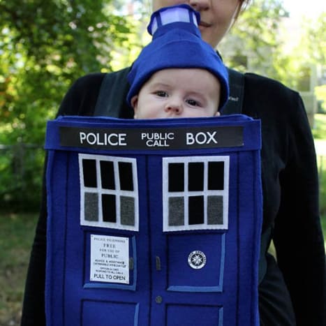 Šis TARDIS kūdikis įvertins kelionių laiku malonumus, kai bus vyresnis.
