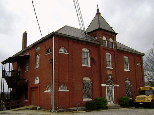 Cincinnati, OH The Dent Schoolhouse: Mokykla klesti iš savo istorijos, kai moksleiviai paslaptingai dingsta.