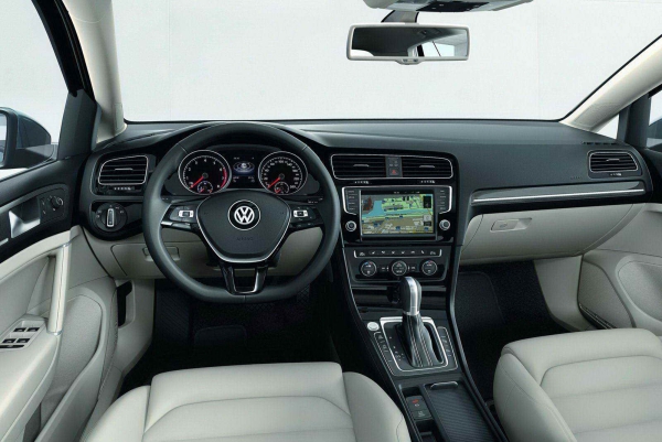Top 5 nejlepších aut pro začínající řidiče Volkswagen Golf