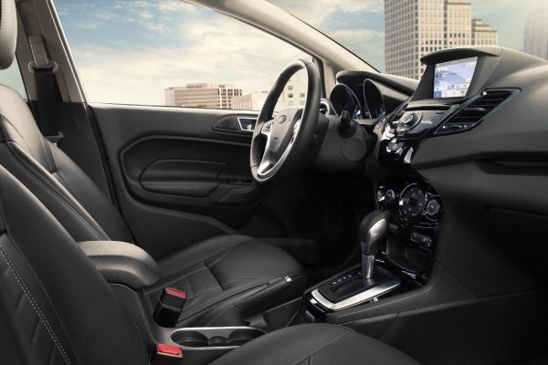 Top 5 nejlepších aut pro začínající řidiče ford fiesta interieur