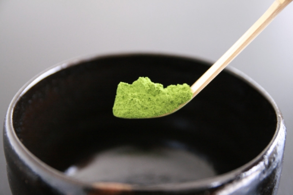 Tradisjonell Matcha -tilberedning - tips for den perfekte kopp grønn te som måles og siktes riktig
