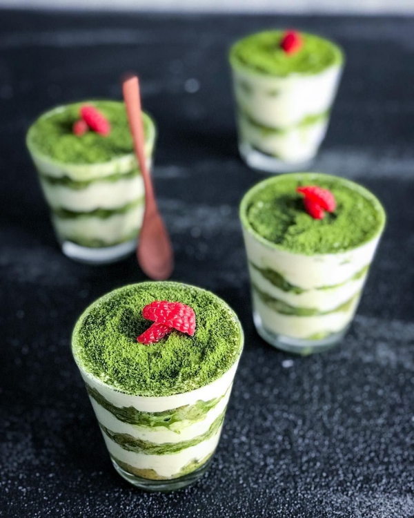 Tradisjonell Matcha -tilberedning - tips for en perfekt kopp grønn te matcha -dessert sunn