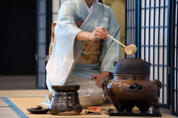 Tradisjonell Matcha -forberedelse - tips for den perfekte koppen grønn te matcha ritual -tradisjon geisha