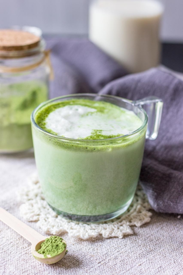 Tradisjonell Matcha -tilberedning - tips for den perfekte kopp grønn te grønn latte -trend med matcha