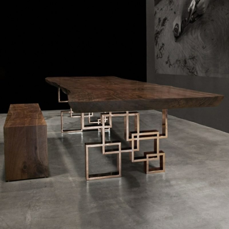 αυθεντικό τραπέζι από ξύλο παρασυρόμενου με μεταλλικά πόδια