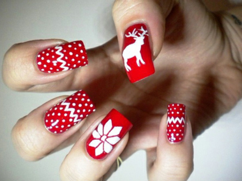 nail-design-vánoční-zimní-nehty