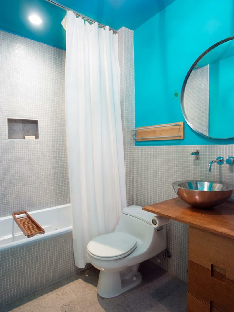 moderní koupelny vybavené dřevěnými akcenty