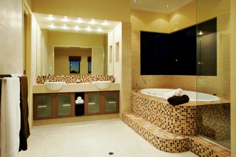 mozaikové obklady na moderní design koupelny