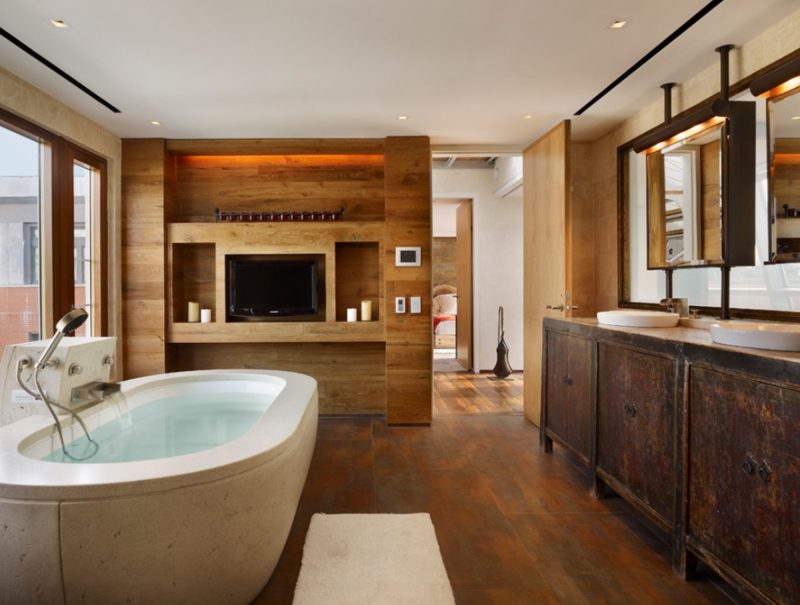 moderní koupelna s dřevěným nábytkem