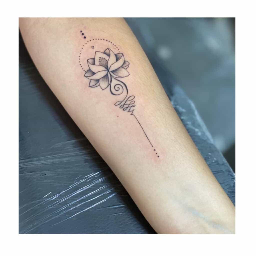 Uvanlig tatovering med lotus