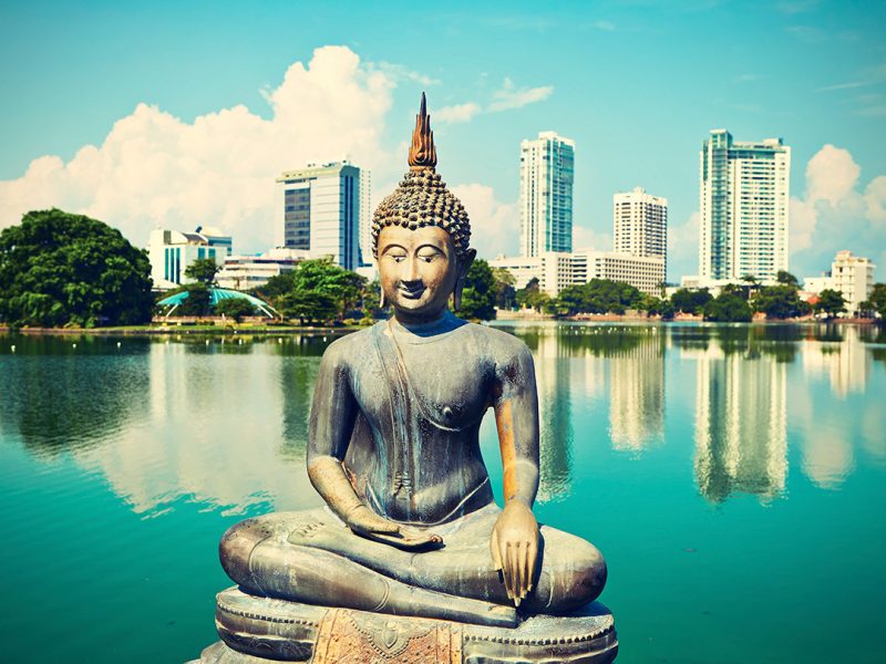 De beste feriedestinasjonene 2019: Buddah -statuen i byen Colombo på Sri Lanka