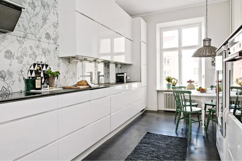 İskandinav tarzı beyaz parlak mutfak
