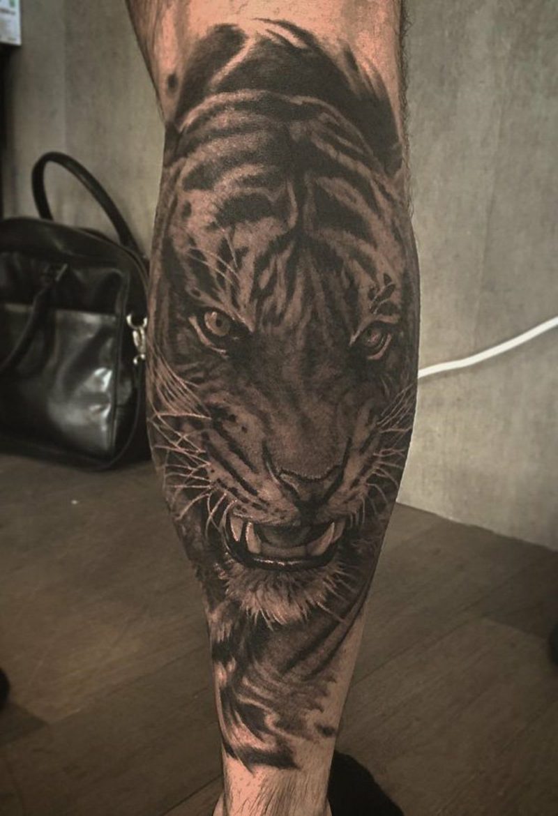 kalv tatovering tiger