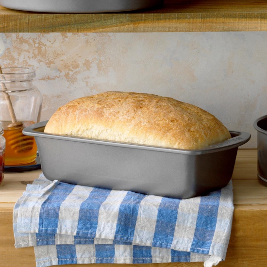 Bake hvitt brød Bake brød med tørr gjær