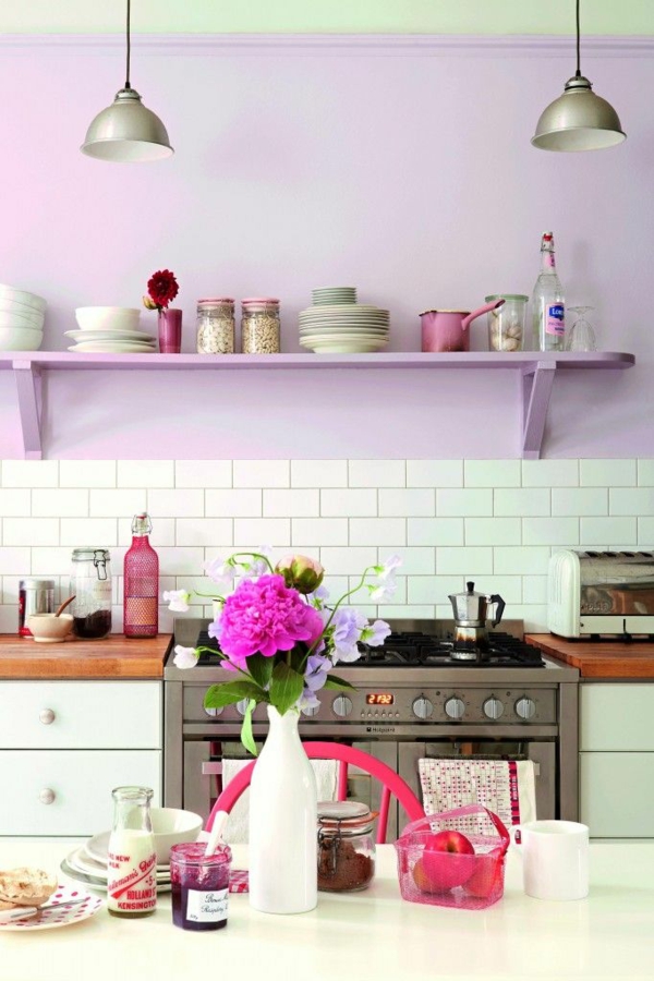 מטבח לבן אשר צבע קיר קירות סגולים עיצוב קיר טרי