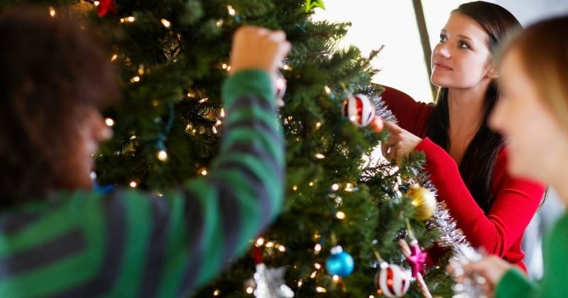 Dekorer juletreetips og ideer