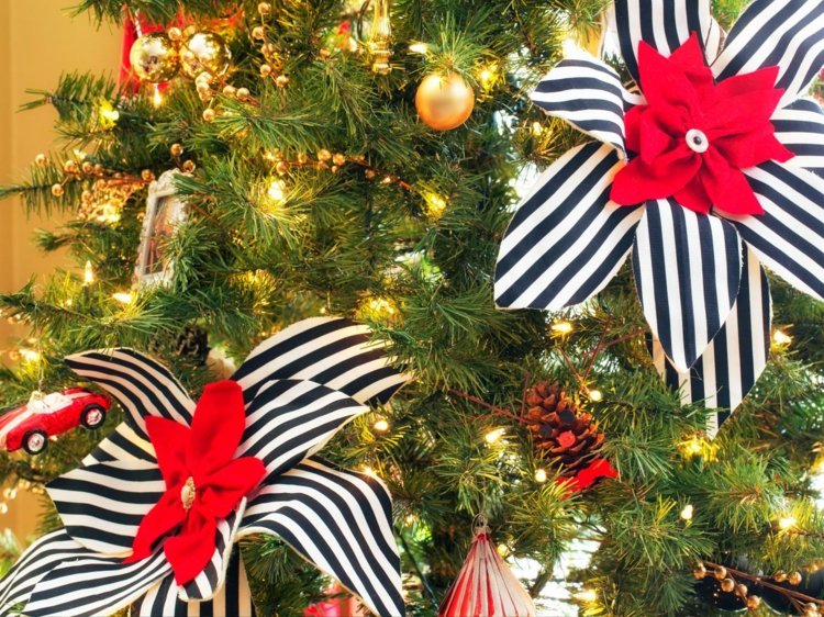 Juletre dekorere stoffblomster + overdimensjonert