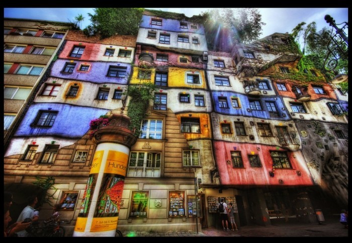 Barevná rezidenční čtvrť Hundertwasserhaus Vídeň