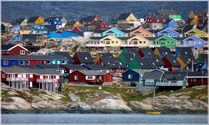 Barevná rezidenční čtvrť Ilulissat Grónsko