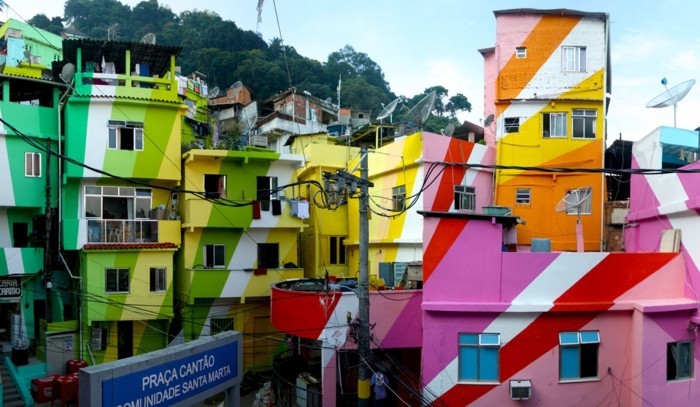 Barevná rezidenční čtvrť La Boca Buenos Aires Argentina graffiti santa marta