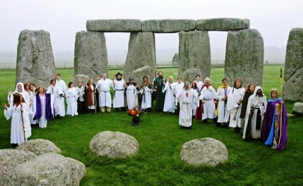מאיפה ליל כל הקדושים עובדות ועובדות מעניינות על פסטיבל האימה! druids samhein bless stonehenge