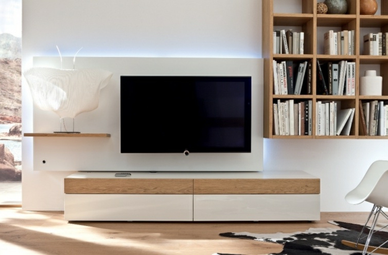 Moderne TV -element i veggenhet med integrert LED -belysning