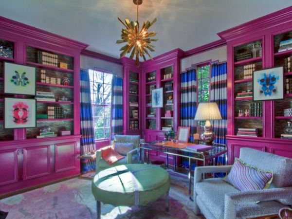barevné nápady do obývacího pokoje šťavnaté barvy bobule fialová máta zelená