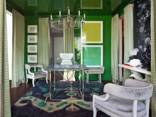 nápady na barvy obývacího pokoje smaragdově zelená černá