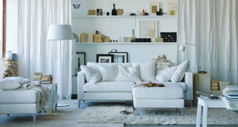 Vybarvěte obývací pokoj v bílém skandinávském stylu
