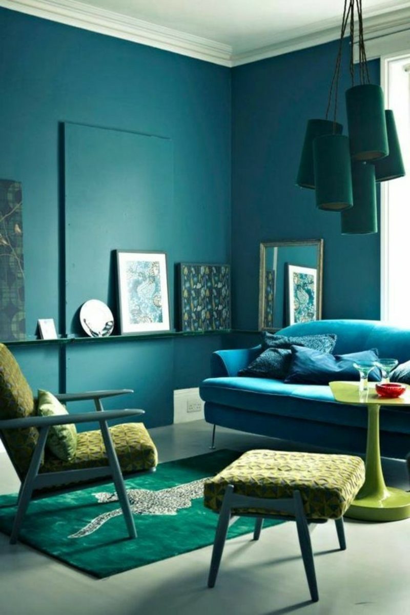 Vybarvěte obývací pokoj tyrkysově modrou barvou