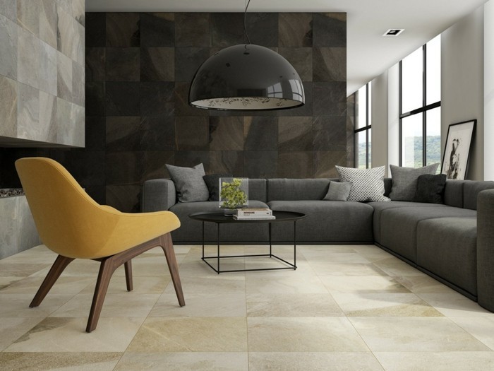design obývacího pokoje se zdí z přírodního kamene